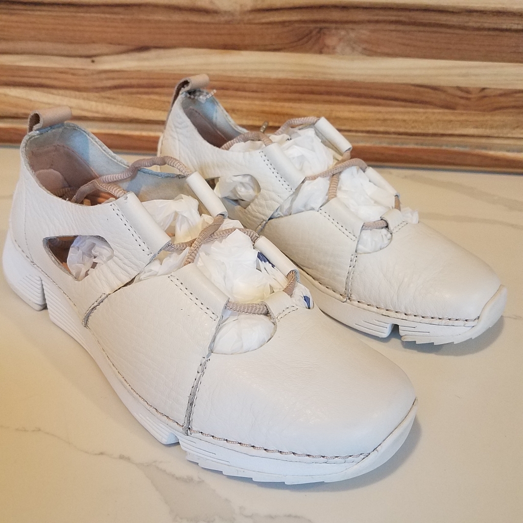 Clarks Tri Sense White Leather Women's Shoes Size 6.